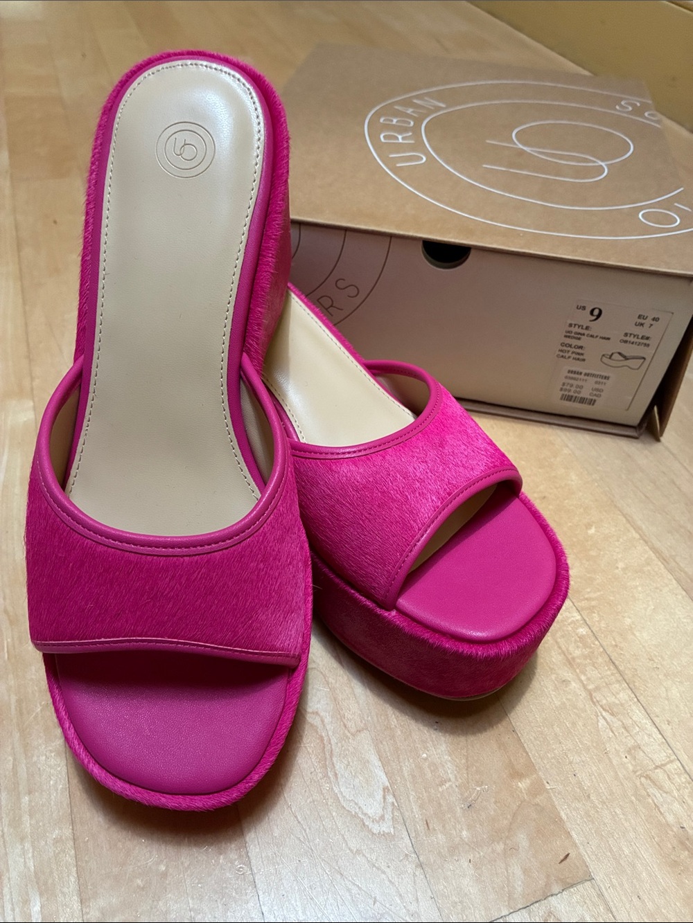 NWT-GORGEOUS! Urban Outfitters HOT Pink CALF HAIR Platform Slide Sandals sz9
